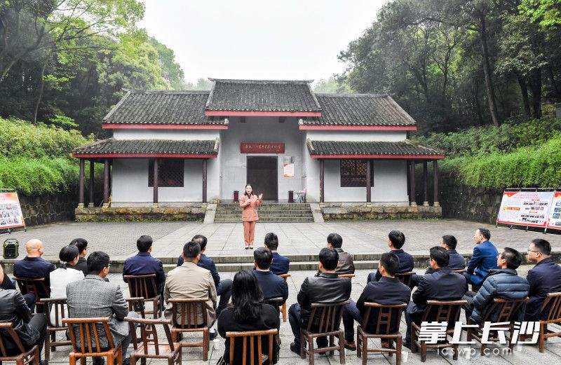 在郭亮纪念园，区委党校教员王天作“郭亮的斗争精神”微宣讲。