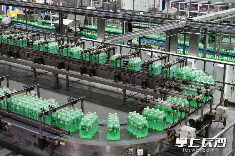 智能自动化生产线是保证中粮华中饮品供应的最大功臣。