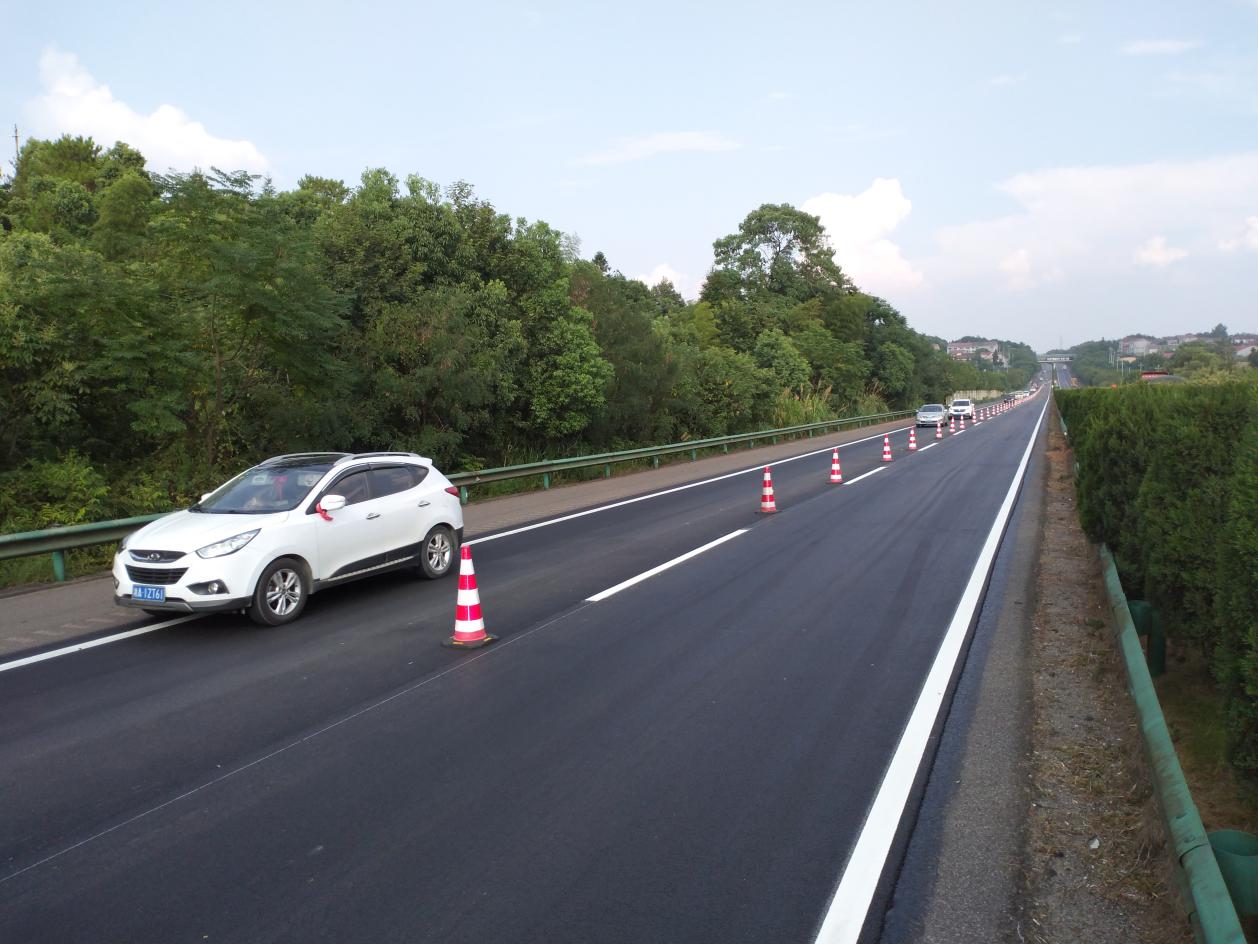 湖南醴潭高速公路应用降噪型极薄磨耗层。通讯员 景瑞 供图