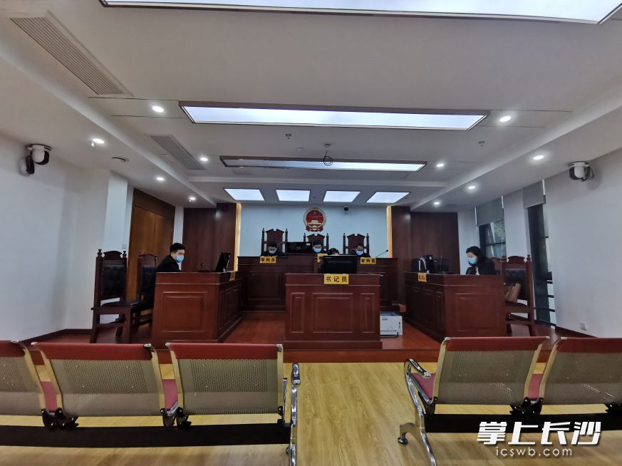 今日，在长沙知识产权法庭庭审现场，“茶颜观色”洛旗公司败诉。长沙晚报全媒体记者 刘树源 摄