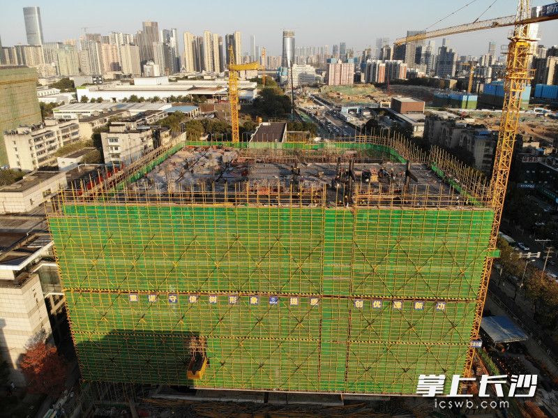 正在火热建设中的中南大学湘雅三医院新门诊医技楼，主体工程将于12月封顶。