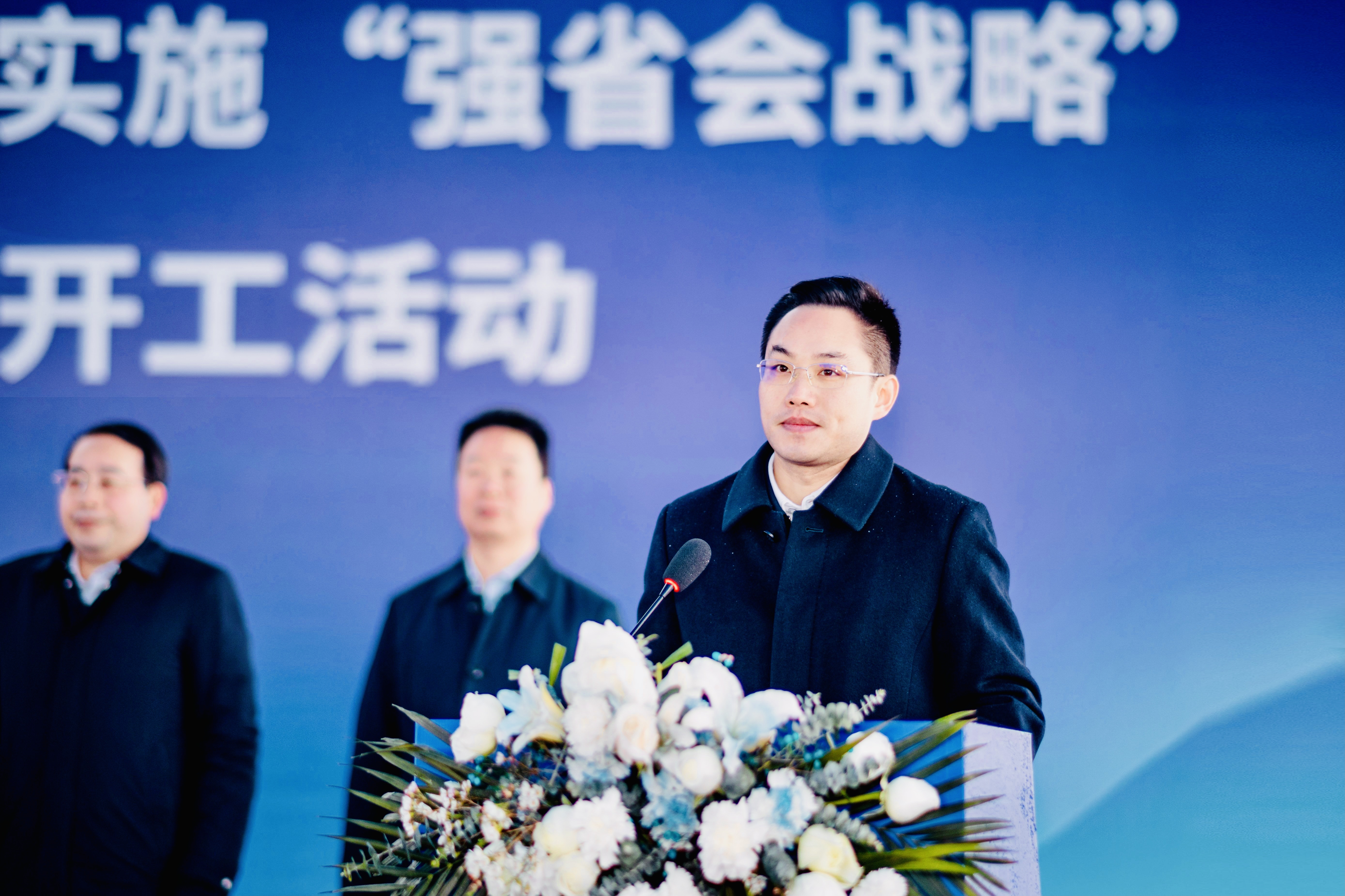 开福区委书记谢伟峰“新春第一访”，为26个集中开工重大项目“拜早年”。 
