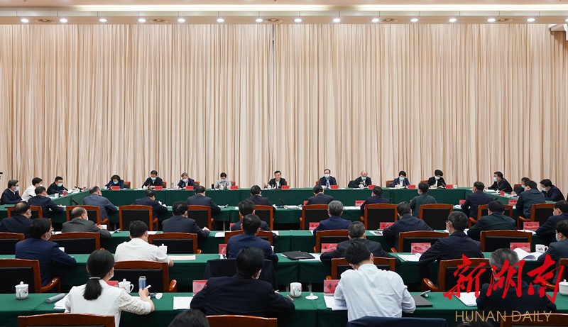3月17日，张庆伟主持召开调研座谈会。均为湖南日报全媒体记者 唐俊 摄