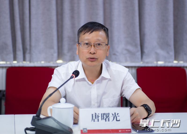 长沙市委宣传部副部长唐曙光致辞。