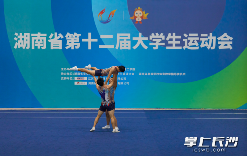 大运会第一个竞赛项目健美操比赛在湖南理工学院拉开帷幕。均为学校供图