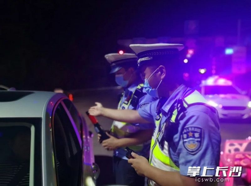 今年中秋节假期，全省各级公安交警部门累计查处重点交通违法1.3万起，其中酒驾醉驾1266起。