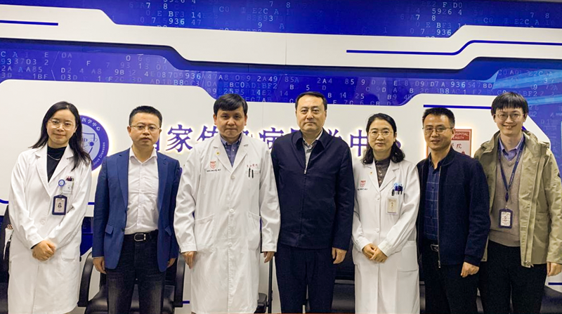张文宏教授（左三）与湖南省结核病防治所（湖南省胸科医院）访问人员合影。