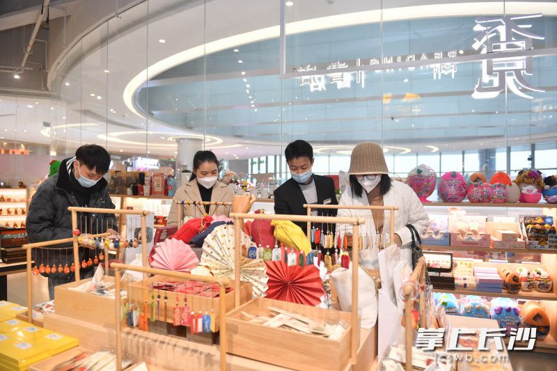 作为第29届长沙图书交易会分会场之一，覔书店开展文创精品展。