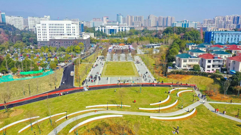 翠园公园是浏阳城市中心公园，占地580多亩。
