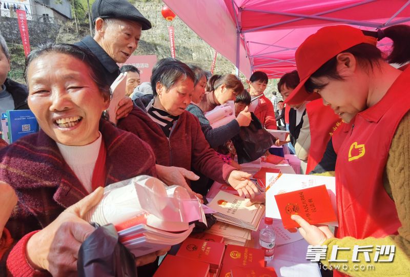 3月6日，宁乡市2023年文化科技卫生“三下乡”集中示范活动在芙蓉村举行。