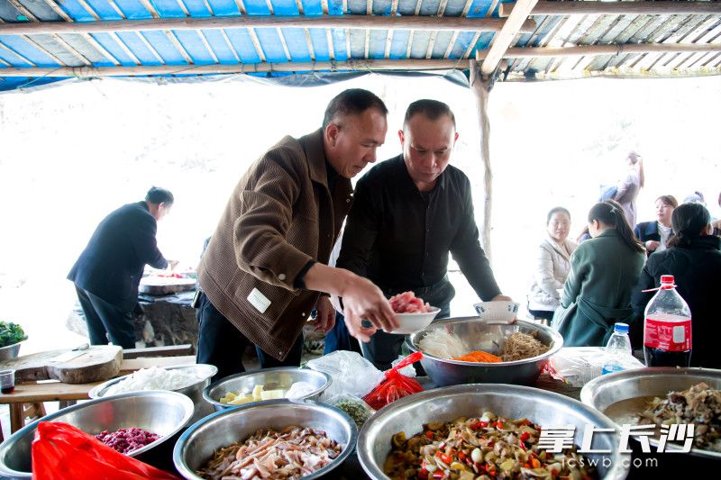 老桂新村举行了厨艺大赛。