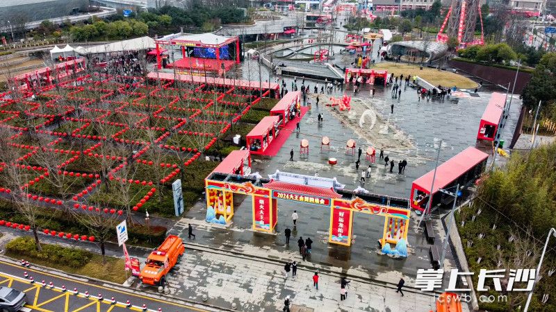 3月15日，“2024大王山首届国韵庙会”在湘江欢乐广场开幕。均为长沙晚报全媒体记者 何文瑞 王珊琪 摄影报道