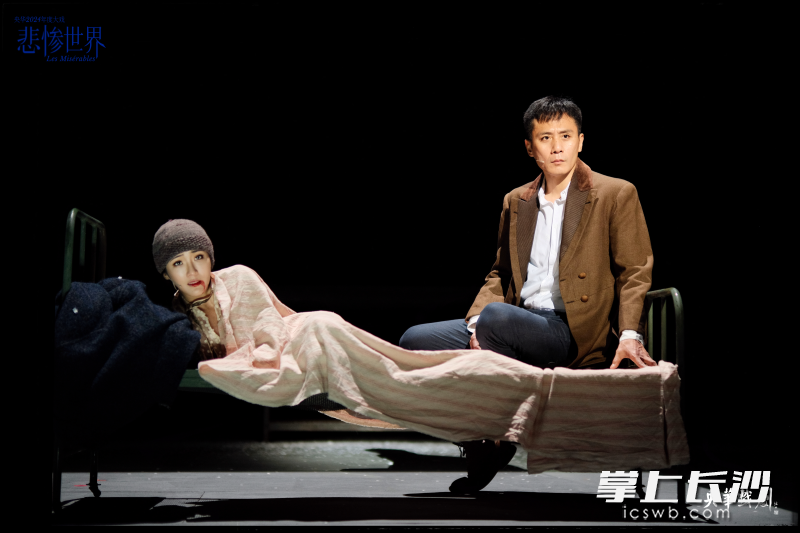 中文版舞台剧《悲惨世界》剧照 均为梅溪湖大剧院供图