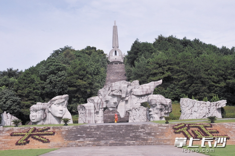 兴安：红军长征突破湘江烈士纪念碑。