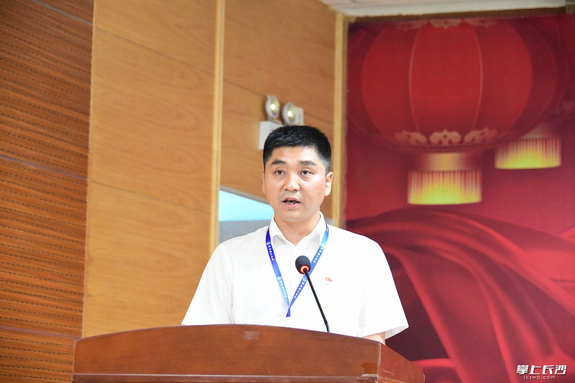 湖南航天医院党委副书记、院长彭望书发表讲话。