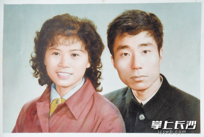 李汉森和妻子刘爱国。
