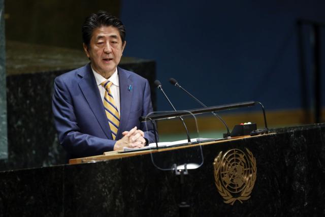 2019年9月24日，在位于纽约的联合国总部，日本首相安倍晋三在第74届联合国大会一般性辩论上发言。（新华社记者李木子摄）
