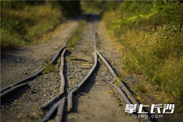 运煤铁路分岔口，延伸的是一个煤炭资源型乡镇发展道路。