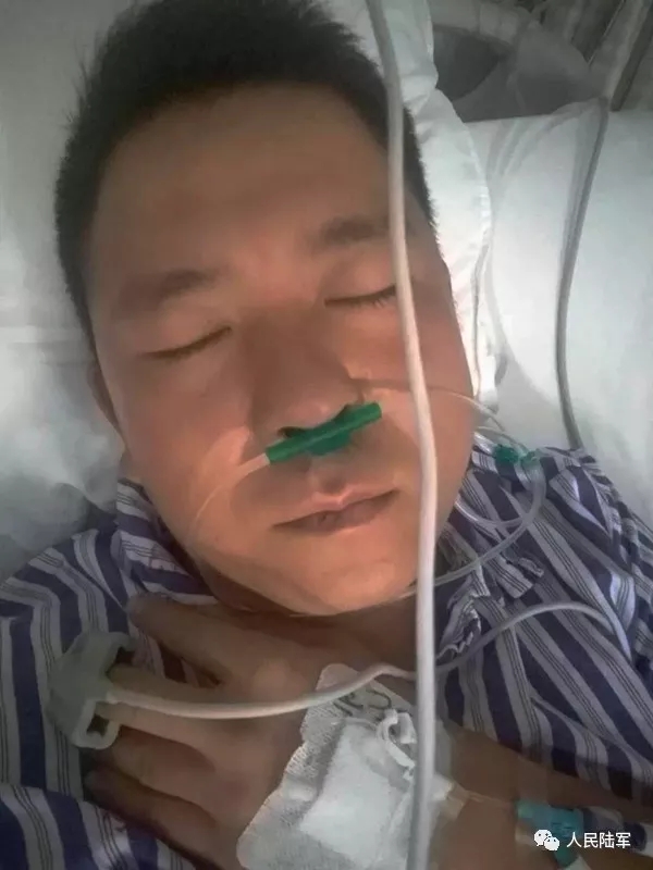 医生用手机留下了谭斌昏迷入院时的影像。