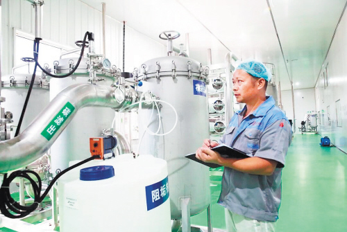 近日，娃哈哈桶装水生产基地在宁乡经开区正式投产，投产后预计年产值2亿元。
林佳妮 摄