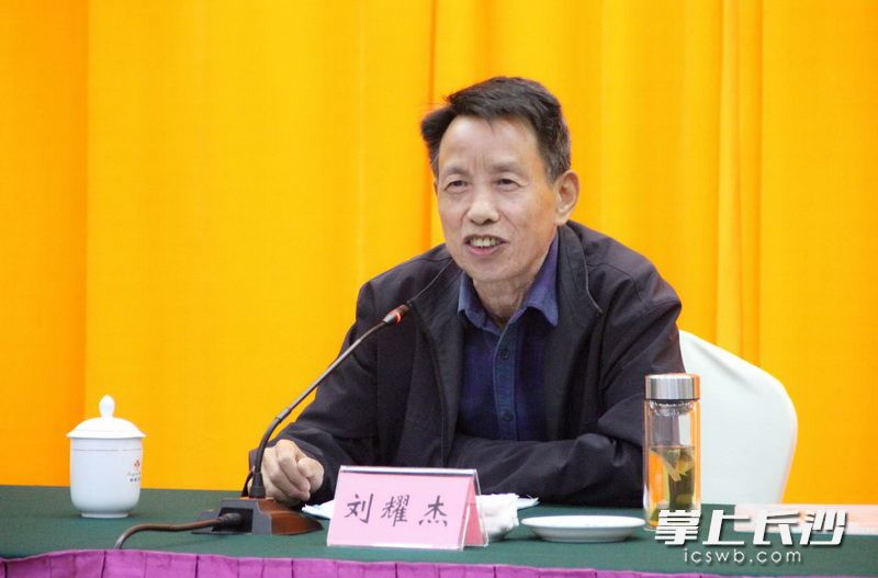 市关工委常务副主任刘耀杰传授关工委关心下一代工作业务知识