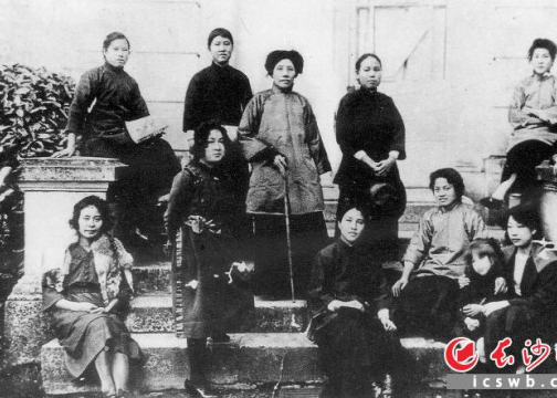 湖南这位“革命母亲”携儿女从农村走向世界舞台
