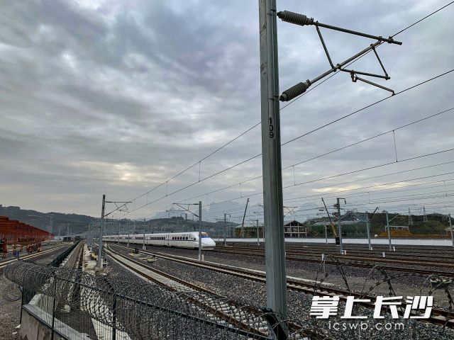 今日，黔张常铁路进入运行试验阶段。全媒体记者 吴鑫矾 通讯员 贾智宏 摄