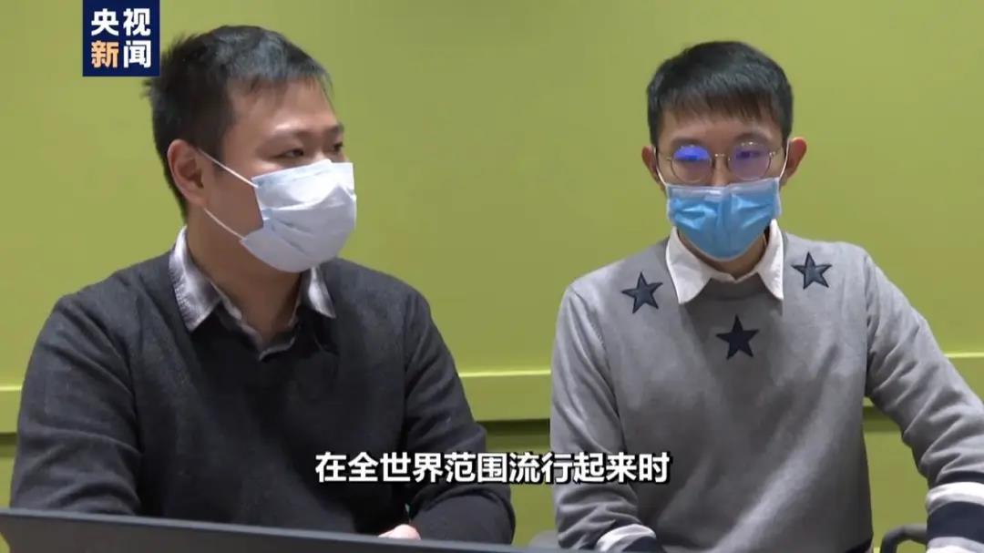两名“操盘”的中国博士生董恩盛（左）和杜鸿儒