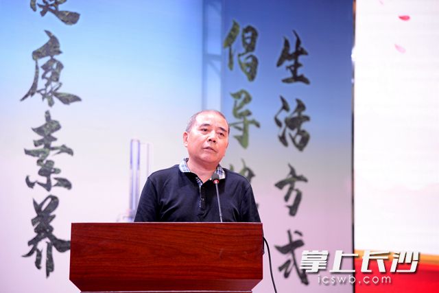 长沙高新区社会禁毒协会会长黄德湘在会上致辞。见习记者 张文豪摄