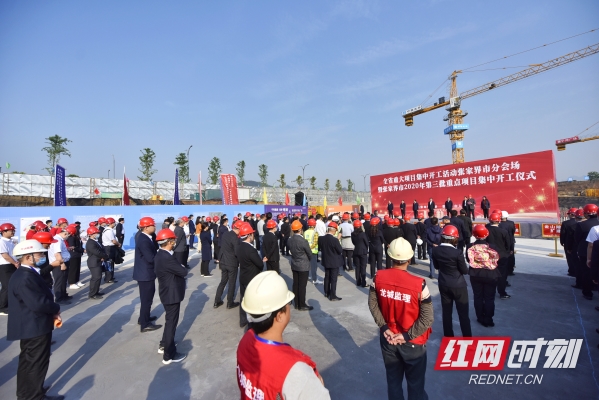 4月28日，湖南14个市州及各县市区共829个重大项目集中开工，图为张家界分会场。（资料图）