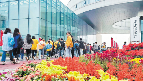 国庆期间李自健美术馆接待游客8万余人次。