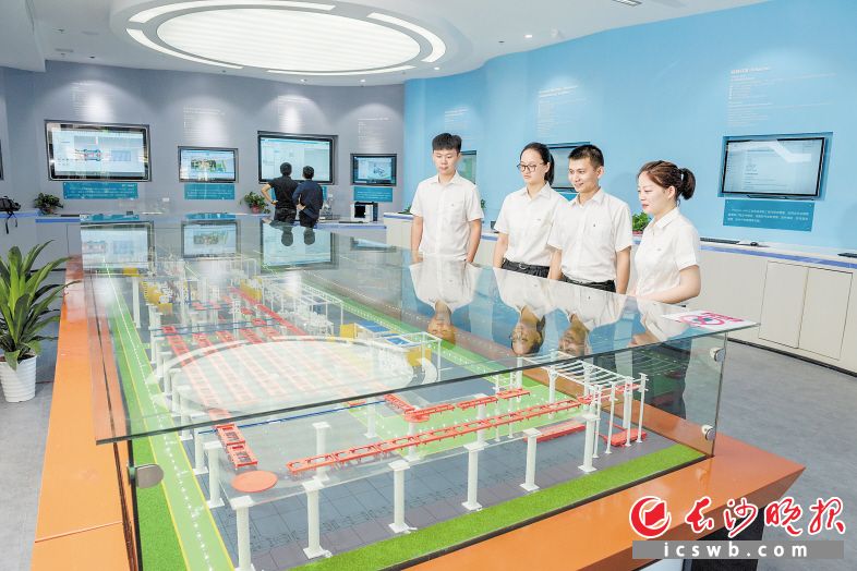 雨花区积极打造湖南工业4.0创新中心，助力长沙制造业向“智能+”转型升级。 长沙晚报全媒体记者 陈飞 摄