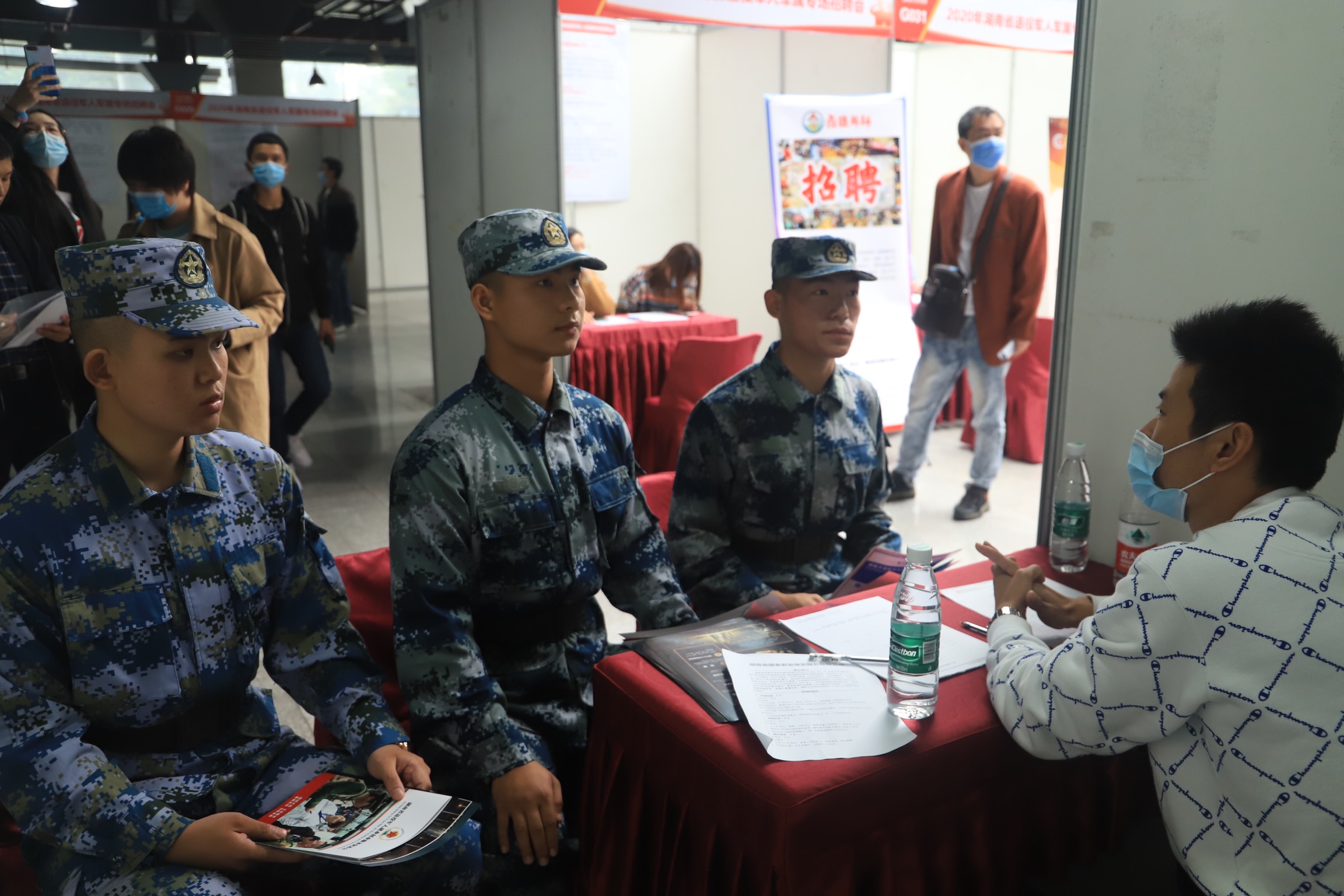 2020年湖南省退役军人军属专场招聘会在省人力资源服务中心正式启动。