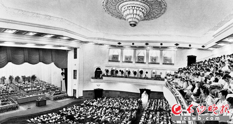 1956年9月15日至27日，中国共产党第八次全国代表大会在北京召开。