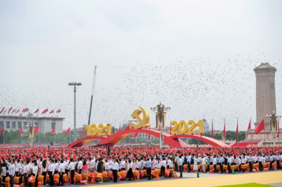 7月1日，北京天安门广场10万只彩色气球腾空而起，全场齐声高唱《歌唱祖国》。当天，庆祝中国共产党成立100周年大会隆重举行。湖南日报·新湖南客户端记者 辜鹏博 摄
