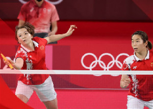 湖南运动员贾一凡与搭档陈清晨获得东京奥运会羽毛球女子双打银牌