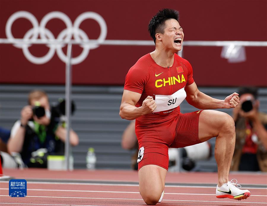 2021年8月1日，苏炳添在东京奥运会田径男子100米半决赛后庆祝。 新华社记者 王丽莉 摄