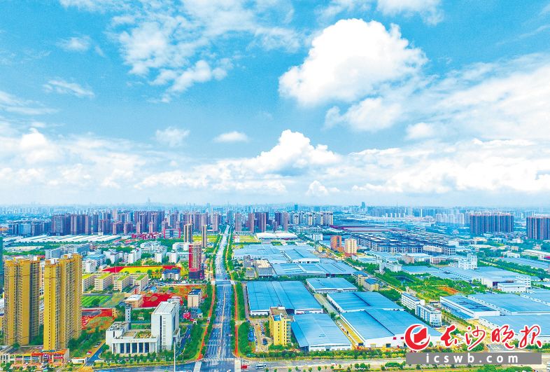 长沙县一大批“湘”字号企业聚焦攻克关键核心技术，造就出这片土地上产业磅礴发展之势。莫湘雄 摄