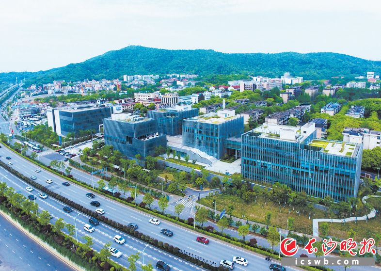 湘江新区用最好的地段做科创，大力推动一城五基地建设。