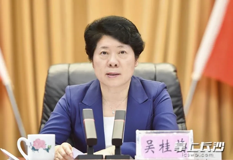 省委常委、市委书记吴桂英出席会议并讲话。