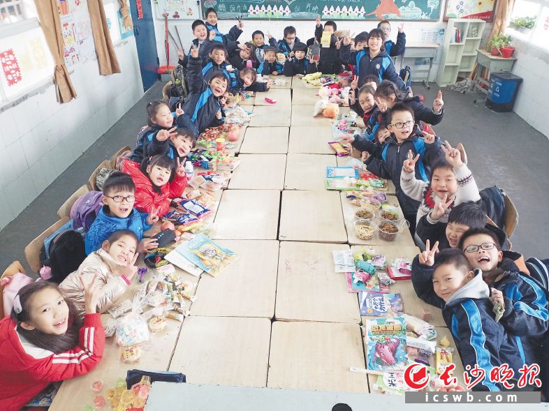 岳麓区湘仪学校美食课程教学中，孩子们一边享受“舌尖上的美味”，一边学习美食知识。学校供图