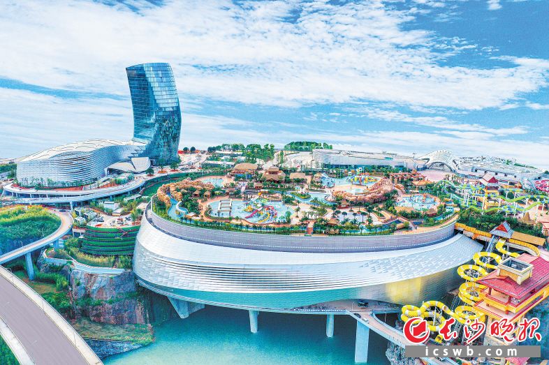 自去年7月11日湘江欢乐城开园迎客以来，借助长沙作为网红城市的优势，项目吸引了各地众多游客前来“打卡”游玩。