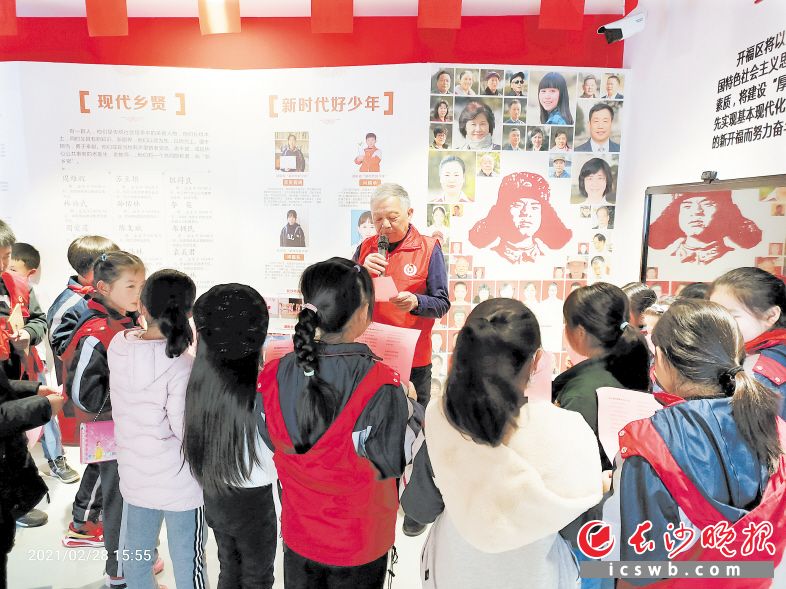 　　2021年2月28日，“中国好人”邓学东在长沙社科普及基地开福好人馆宣讲“学习雷锋精神，争做新时代好少年”。　　图片均由长沙市社科联提供