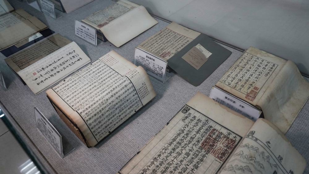 陕西师范大学图书馆珍藏的古籍善本。（受访者提供）