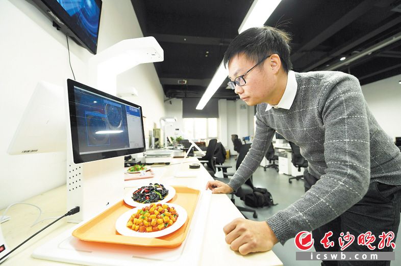 　　睿图智能研制的智能结算平台已成功应用于长沙高职院校和连锁餐饮机构。