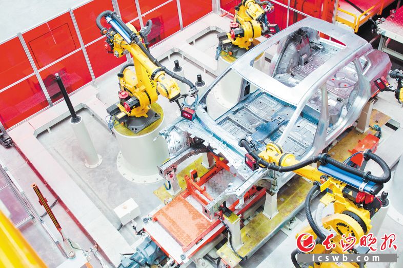 作为“强省会”战略的核心支撑和重要增长点，湖南湘江新区处处涌动着产业发展的澎湃动能。