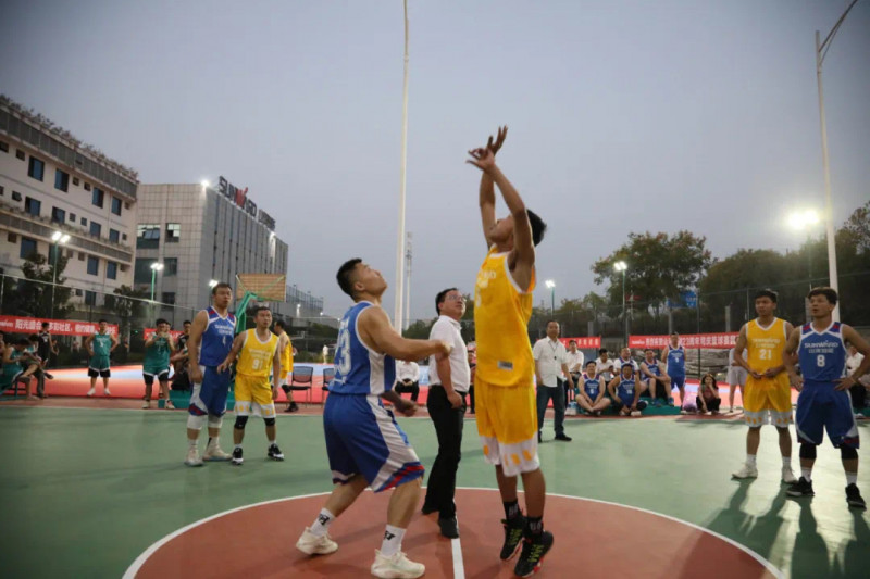 9月27日，山河智能篮球赛在升级改造后的篮球场上火热举行。企业供图