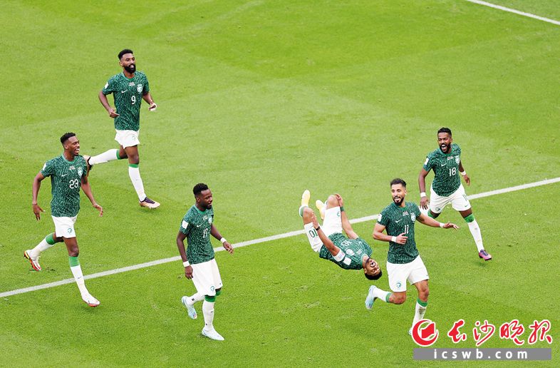 　　沙特队队员庆祝第二个进球。均为新华社发