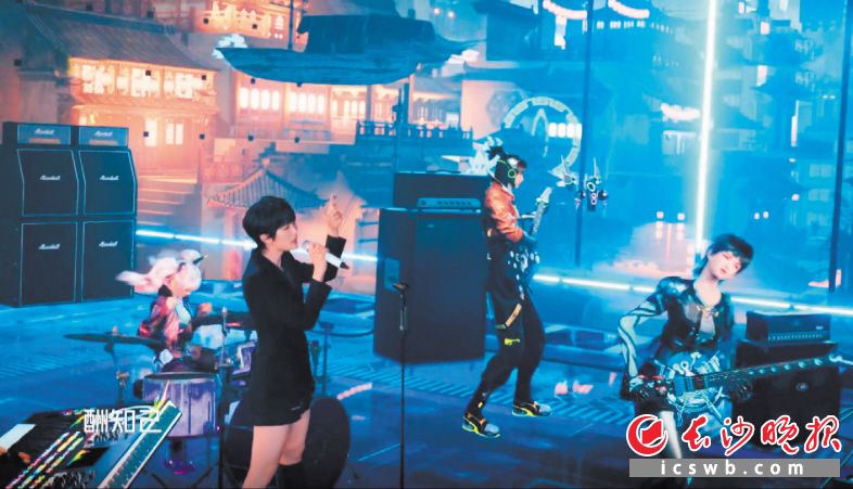 　　湖南卫视跨年晚会上，歌手姚安娜与数字人乐队同台演出。  　　屏幕截图