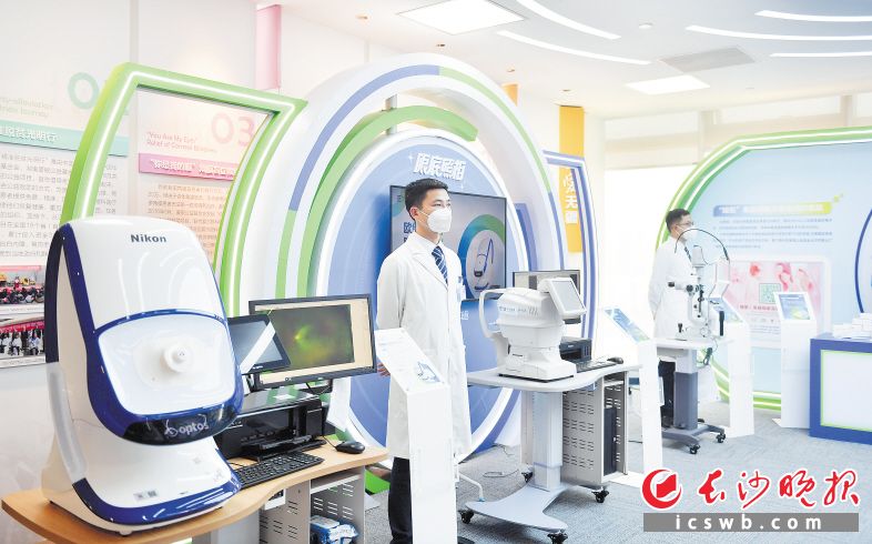 　　爱尔眼科在长沙布局了生产基地、多家医疗机构和科研创新中心。